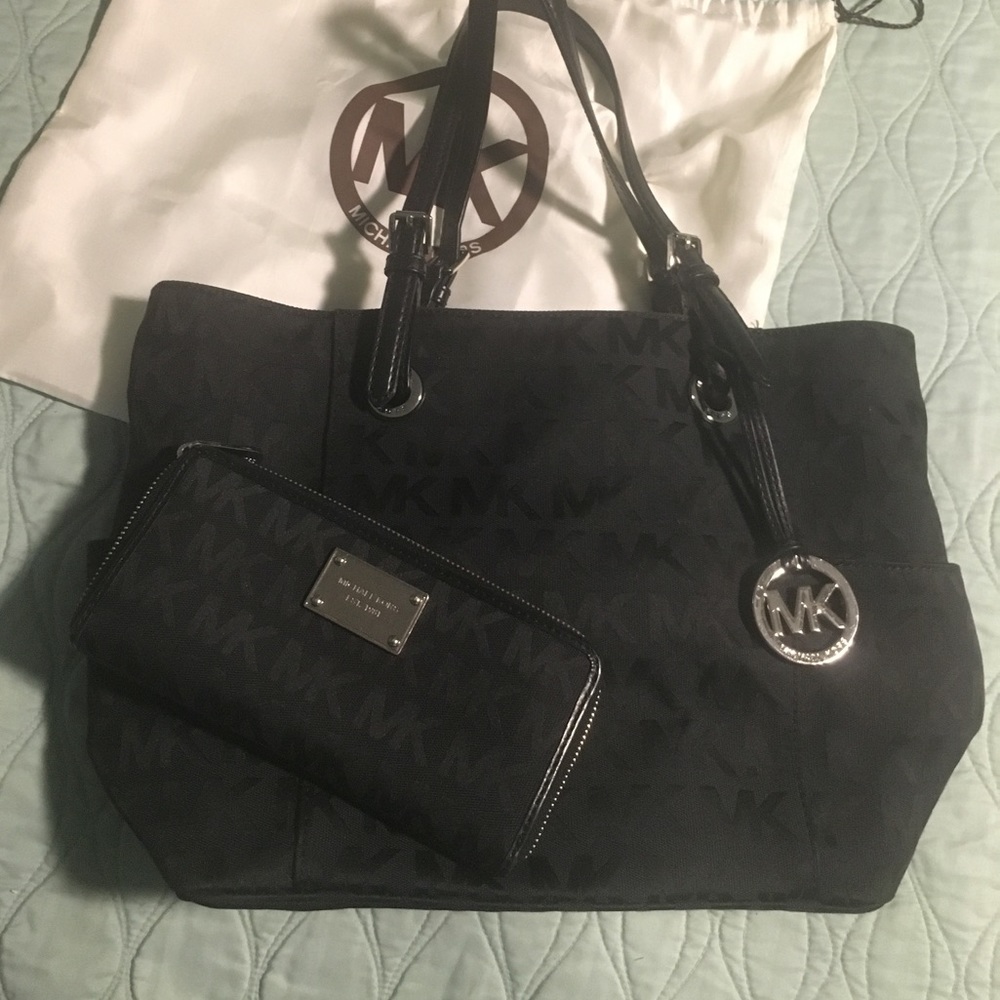 Black MK bag ONLY- great condition